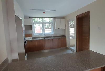 3 Bed Apartment with En Suite in Kilimani - 4