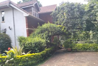 5 Bed Townhouse with En Suite in Rosslyn - 2
