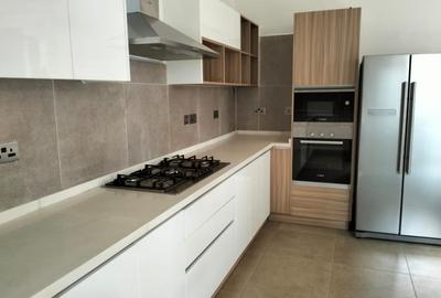 4 Bed Townhouse with En Suite in Lavington - 4