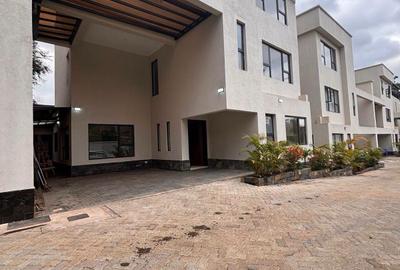 5 Bed Townhouse with En Suite at Manyani East