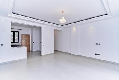 2 Bed Apartment with Gym in Brookside - 3