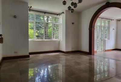 5 Bed Townhouse with En Suite in Rosslyn - 4