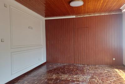 5 Bed House with En Suite at Garden Estate - 4