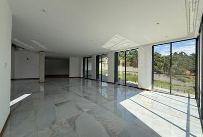 5 Bed House with En Suite in Nyari - 2