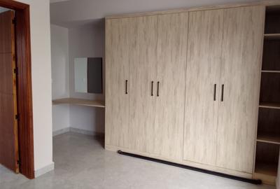 3 Bed Apartment with En Suite at 13 Schoollane - 3