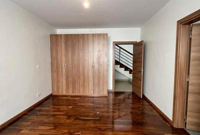 5 Bed Townhouse with En Suite at Njumbi Road - 4
