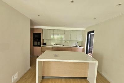 5 Bed Townhouse with En Suite in Spring Valley - 4