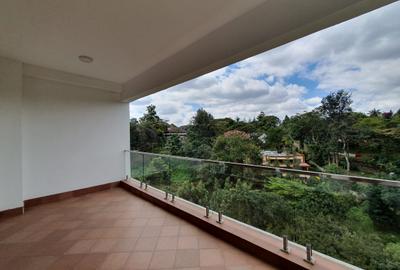 3 Bed Apartment with En Suite at The Colosseum - 4