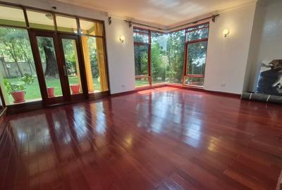 5 Bed Townhouse with Garden at Near The Hub - 4