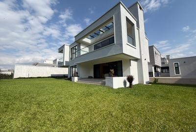 5 Bed Villa with En Suite at New Runda
