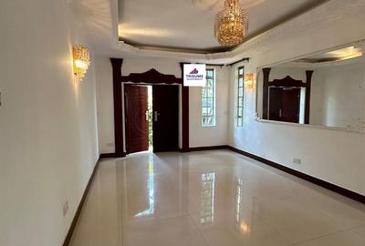6 Bed House with En Suite in Nyari - 2