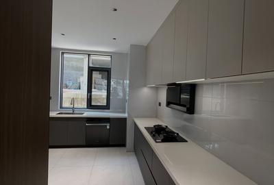 5 Bed Villa with En Suite in Lavington - 2