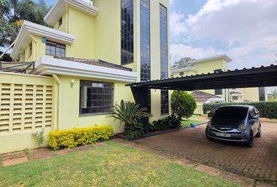 5 Bed Townhouse with En Suite at Lavington Green - 3