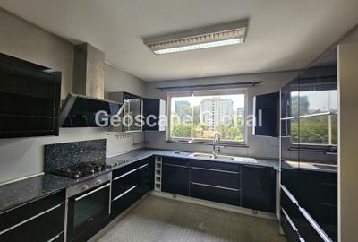 3 Bed Apartment with En Suite in Riverside - 3