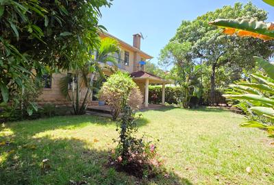 5 Bed Townhouse with En Suite at Old Kitusuru.