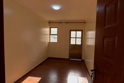 5 Bed Townhouse with En Suite at Lavington - 2