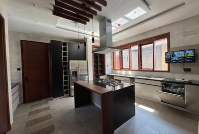 4 Bed Villa with Swimming Pool in Runda - 4