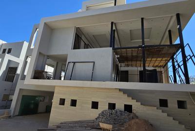 6 Bed Townhouse with En Suite at Lavington Green - 3