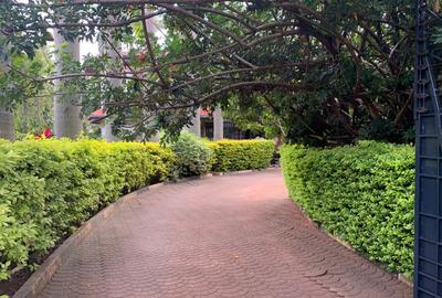 4 Bed House with En Suite in Runda - 3