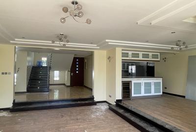 5 Bed Villa with En Suite in Lavington - 2