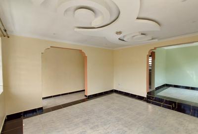 3 Bed House with En Suite at Kahuho - 3
