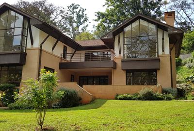 4 Bed Villa with En Suite at Rosslyn Lone Tree - 2