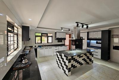5 Bed Villa with En Suite in Runda - 4