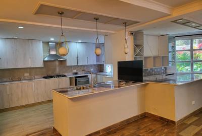 5 Bed Villa with Swimming Pool in Runda - 2