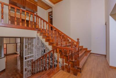 5 Bed Townhouse with En Suite in Kitisuru - 4