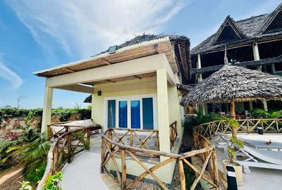 8 Bed Villa with En Suite at Jacaranda Road - 4
