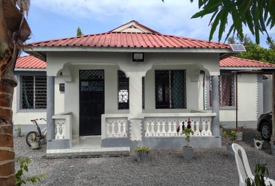 3 Bed House with En Suite at Behind Kari - 4