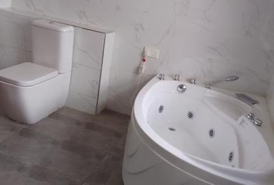 5 Bed Townhouse with En Suite in Lavington - 4