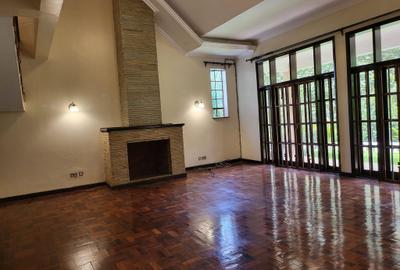 5 Bed Villa with En Suite at Lonetree - 4