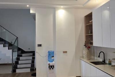 Furnished 6 Bed Apartment with En Suite at Parklands - 4