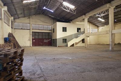 10,000 ft² Warehouse with Parking at Ganjoni