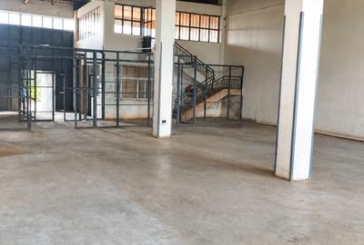 3,450 ft² Warehouse with Parking at Gitaru
