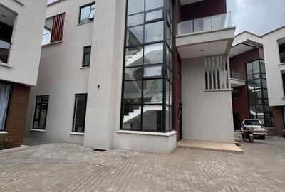 5 Bed Townhouse with En Suite in Lavington - 4