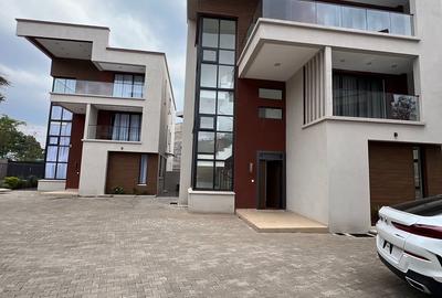 5 Bed Townhouse with En Suite at Lavington Green
