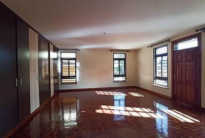 5 Bed Villa in Lavington - 4