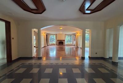 5 Bed House with En Suite in Runda - 2