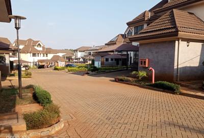 4 Bed Villa with En Suite in Runda - 2