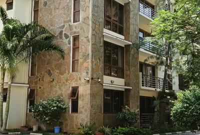 Serviced 3 Bed Apartment with En Suite at Links Road - 3