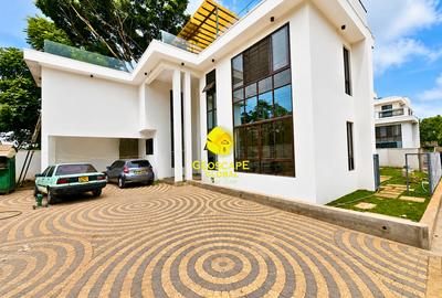 5 Bed House with En Suite in Kyuna - 2