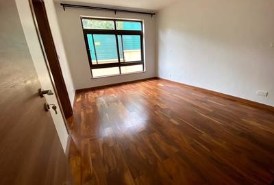 5 Bed Townhouse with En Suite at Lavington Green - 3