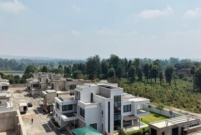 5 Bed Villa with En Suite in Runda - 2