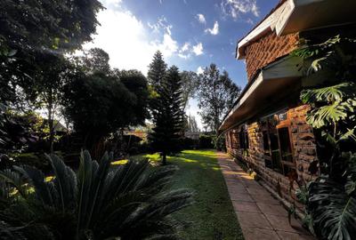 300 m² Commercial Property with Service Charge Included in Westlands Area - 2