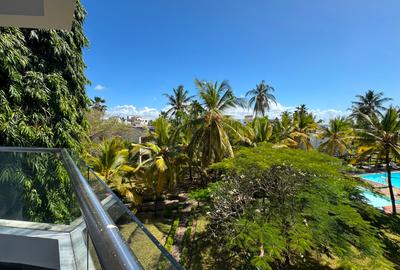1 Bed Apartment with En Suite at 3Rd Avanue - 2