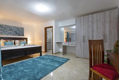 6 Bed House with En Suite at Hillcrest Dr - 3