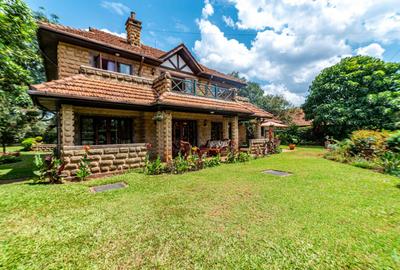 4 Bed Villa with En Suite in Ridgeways - 2