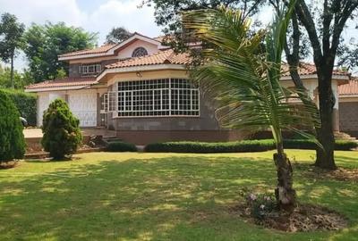 5 Bed House with En Suite in Runda - 2
